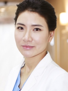 上海沃恩斯医疗美容师丽丽医生做双眼皮费用多少？